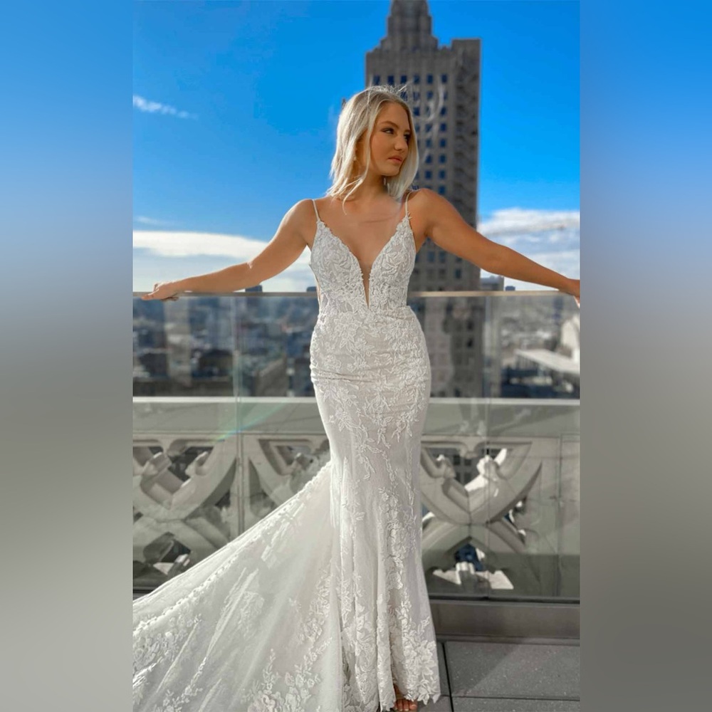 Martina Liana Ivory Lace Wedding Dress 1305